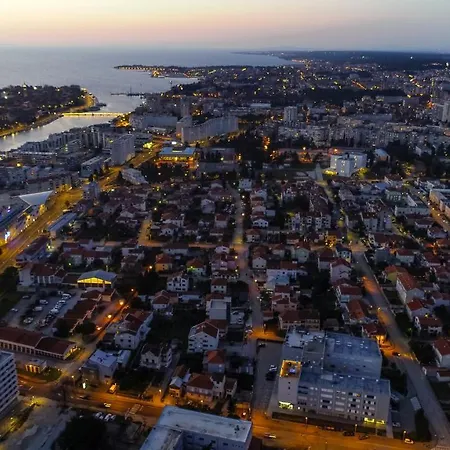 아파트 Sunset Penthouse With Spectacular View And Jacuzzi 자다르