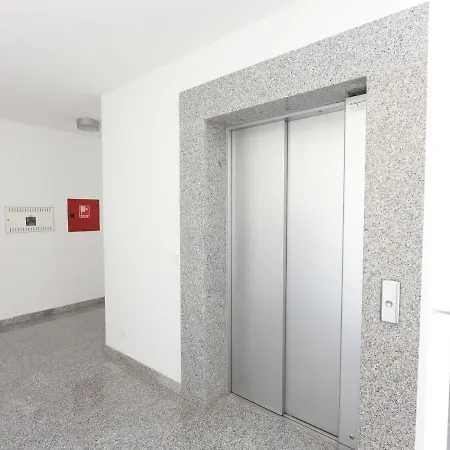 아파트 Sunset Penthouse With Spectacular View And Jacuzzi 자다르