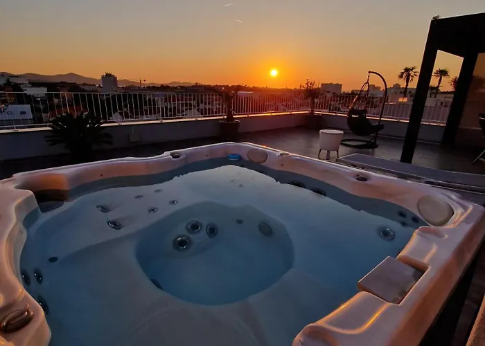Sunset Penthouse With Spectacular View And Jacuzzi زادار